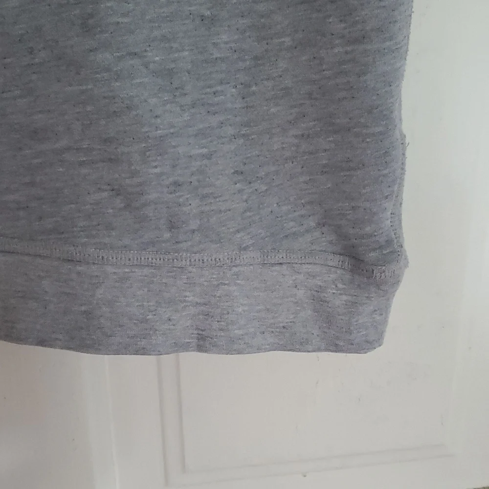 Everlane Grey Shortsleeved Sweatshirt - Picture 5 of 7